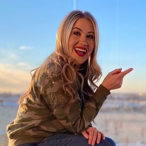 Meet your Posher, Deborah